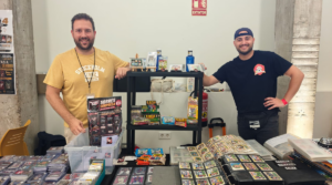 El coleccionista de Carcabuey Julián "Sevi" lleva su experiencia y sus cromos retro al primer Córdoba Card Show